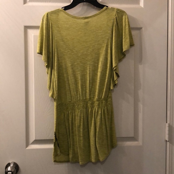Annabelle green floral top with flare sleeves - Picture 2 of 4